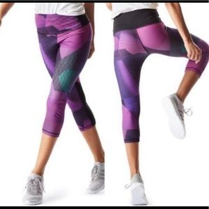Lucy Om Capri Cropped Leggings size M EUC